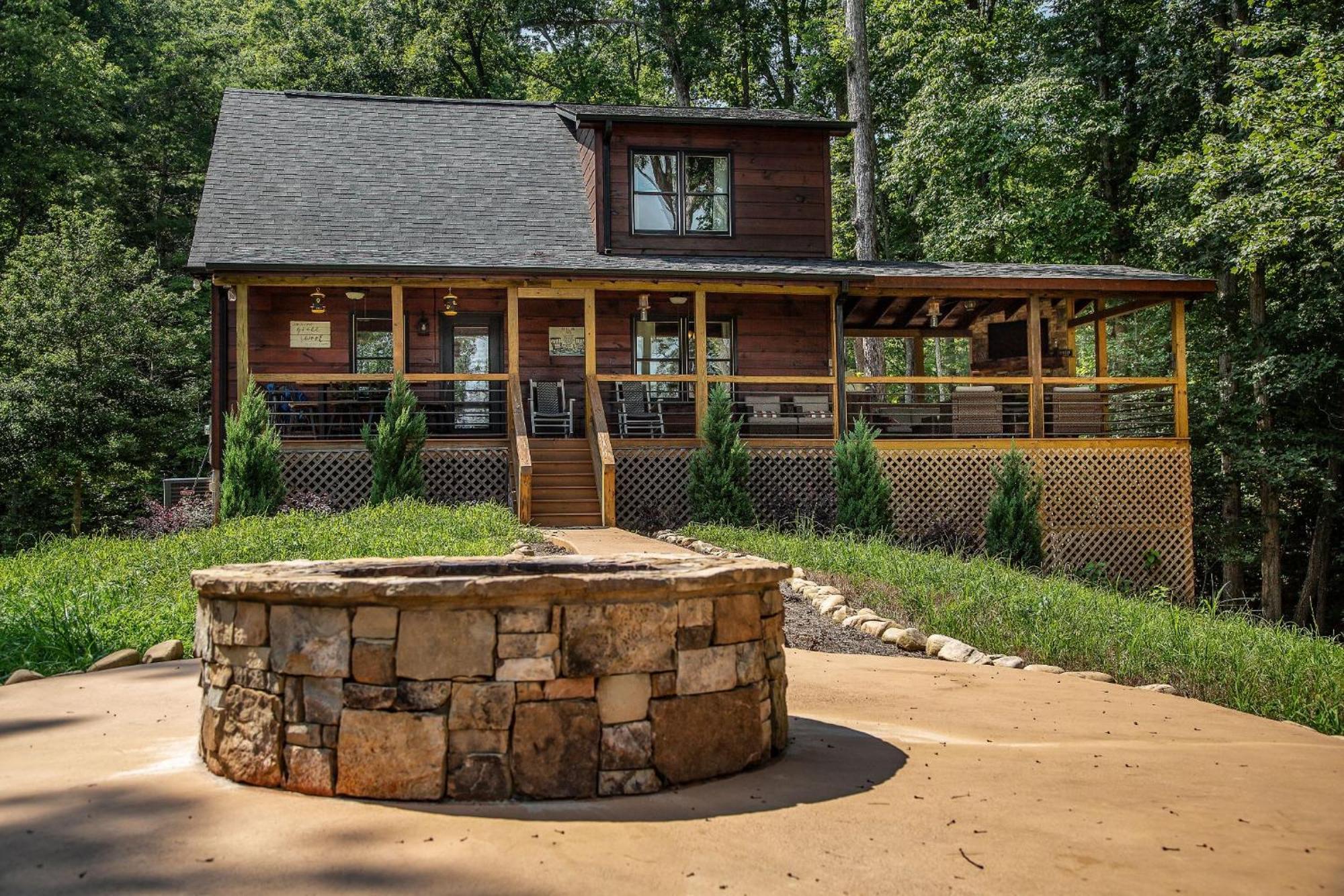 Adore The Smores Rustic Mountain Charm Outdoor Spaces And A Cozy Hot Tub Blue Ridge Exterior foto